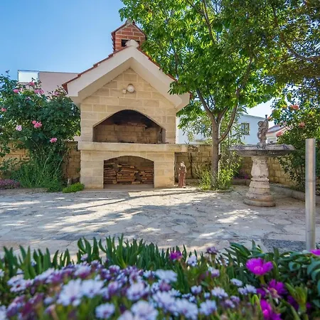 Filipovic Apartment Vir